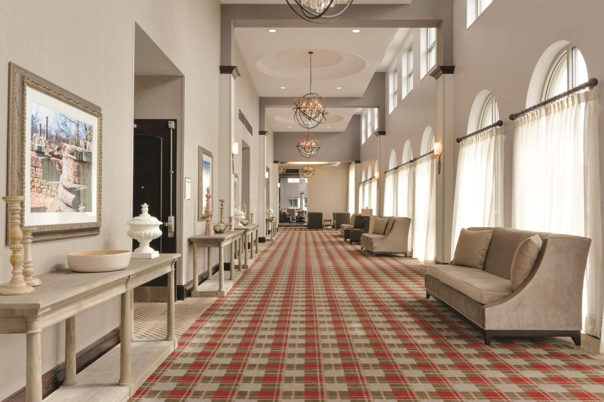 Embassy Suites By Hilton Tuscaloosa Alabama Downtown Exterior photo