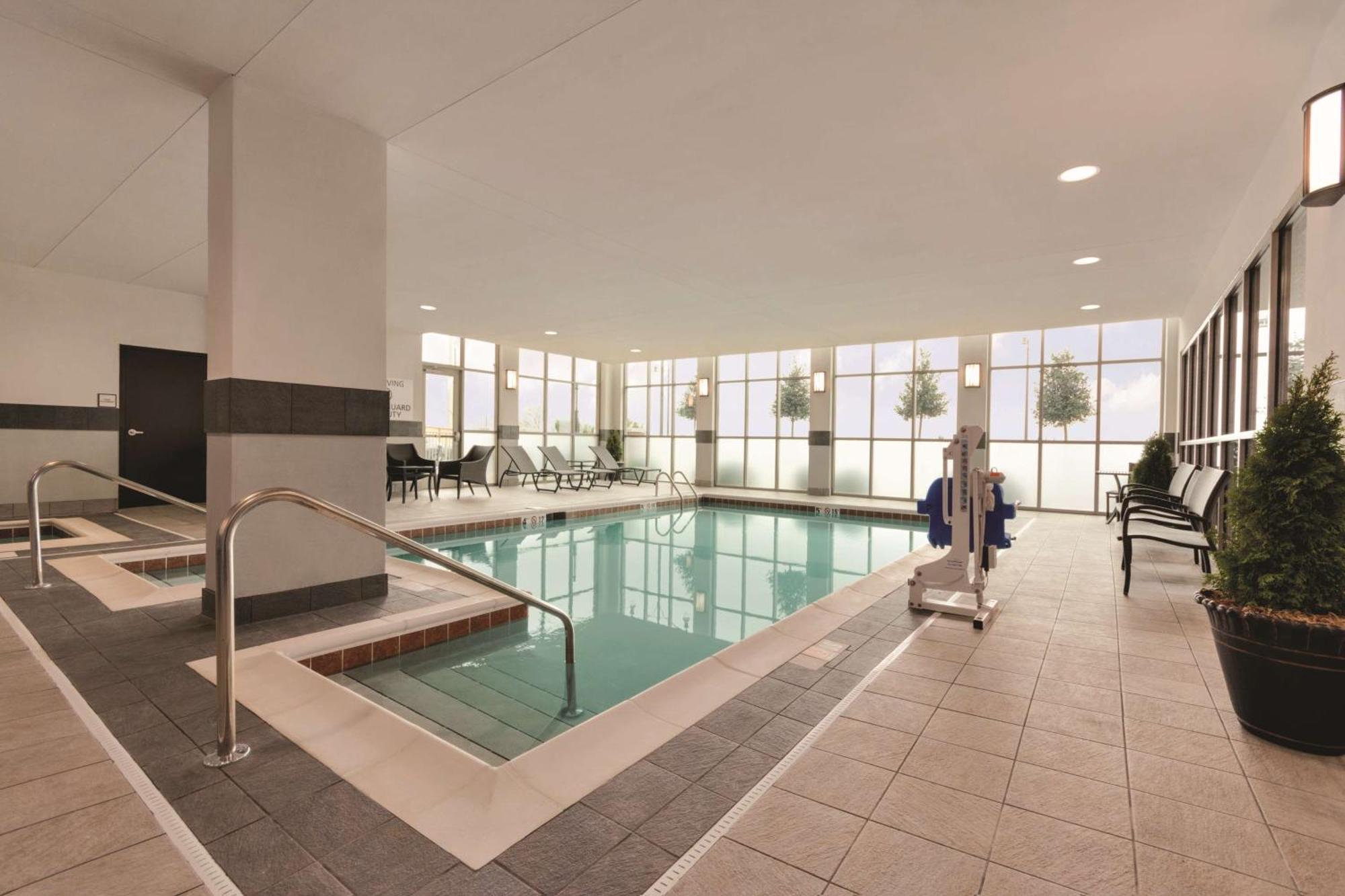 Embassy Suites By Hilton Tuscaloosa Alabama Downtown Exterior photo