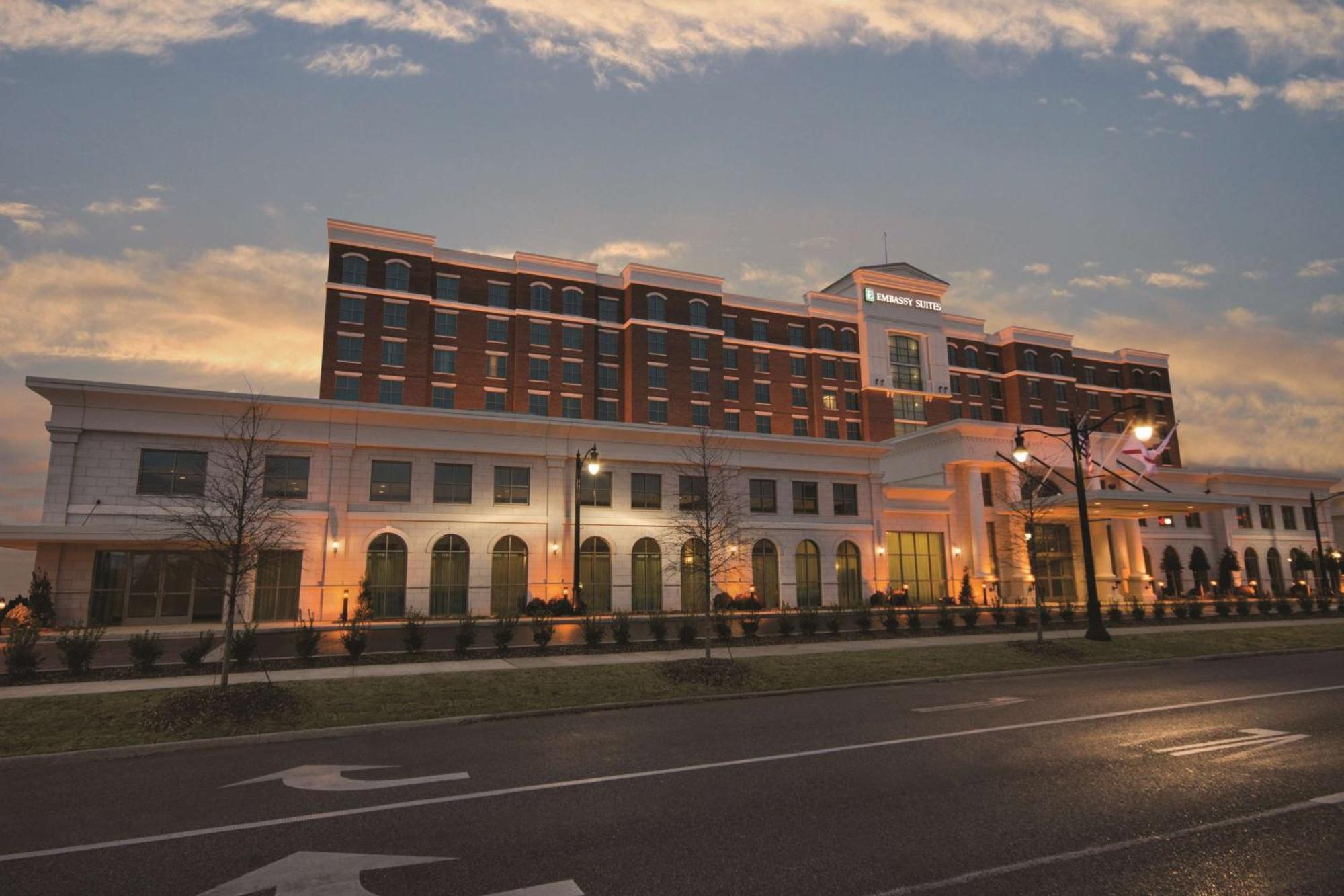 Embassy Suites By Hilton Tuscaloosa Alabama Downtown Exterior photo